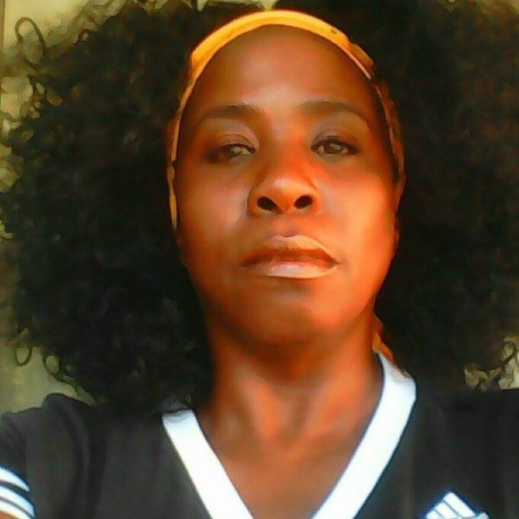 Meet your Posher, Basque Rene'e - Picture 2 of 16